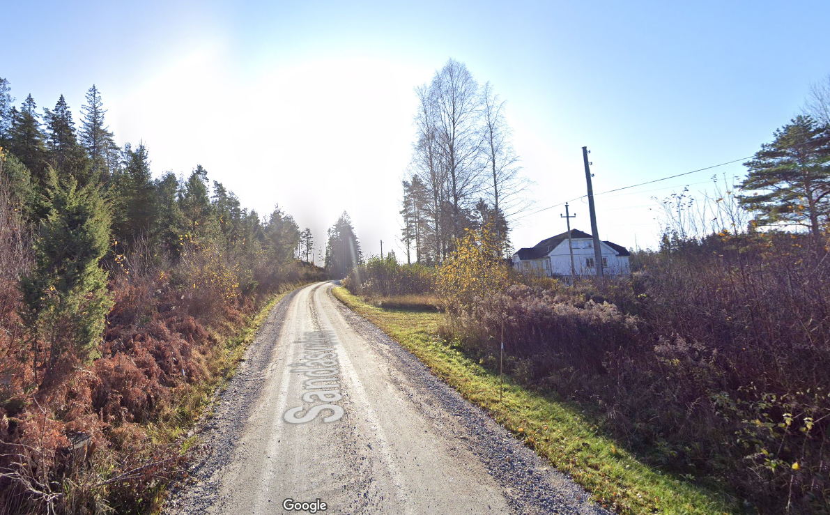 Sandåsveien i Skjeberg er en av veiene som er prioritert for oppgradering i 2024 (foto: Google Streetview)